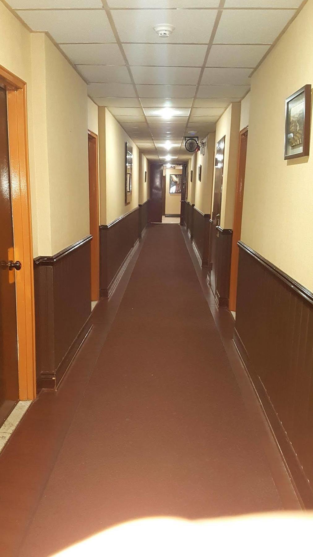 Chomedey Inn Laval Bagian luar foto