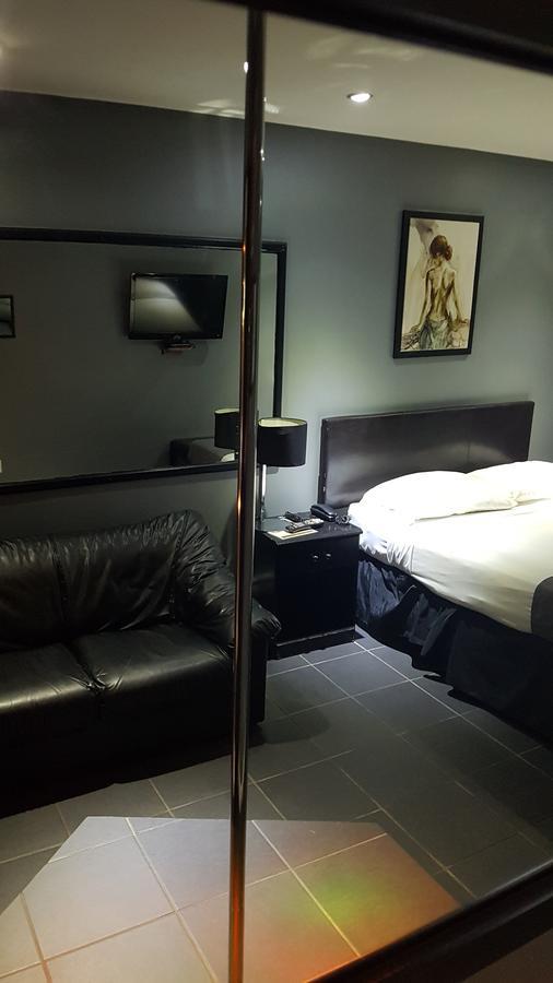 Chomedey Inn Laval Ruang foto