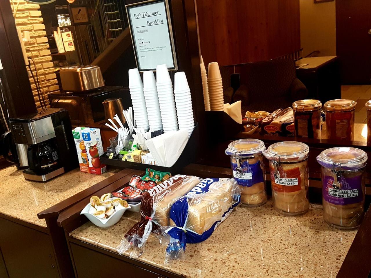 Chomedey Inn Laval Bagian luar foto