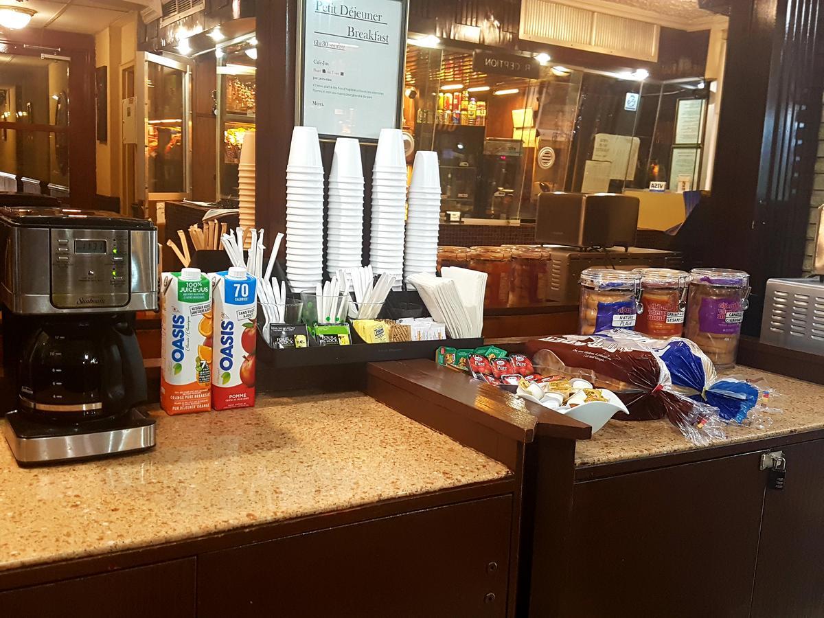 Chomedey Inn Laval Bagian luar foto