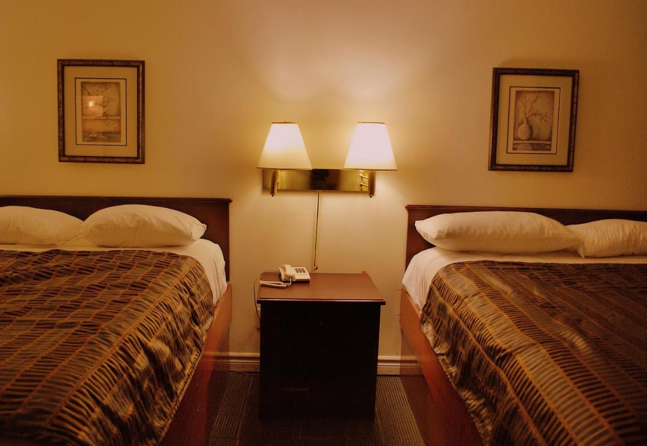Chomedey Inn Laval Ruang foto